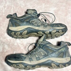 Men’s Merrell Gore-Tex Hiking Shoes, 9.5, waterproof, like Keen, and breathable.